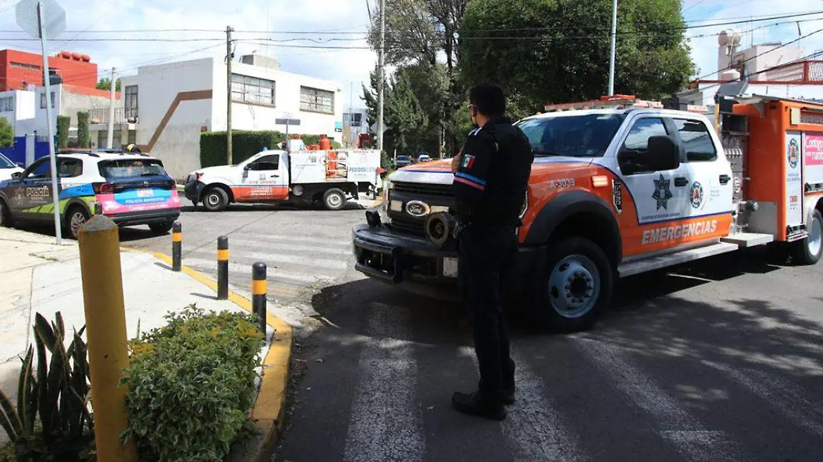 Una fuga en un tanque de gas que iba a bordo de un camión repartidor movilizó a los cuerpos de emergencia